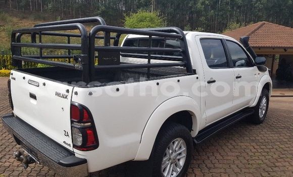 Sayi Na hannu Toyota Hilux White Mota in Maseru a Maseru Sayi Na hannu Toyota Hilux White Mota in Maseru a Maseru