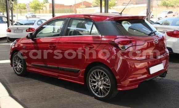 Acheter Occasion Voiture Hyundai i20 Rouge à Hlotse, Leribe Acheter Occasion Voiture Hyundai i20 Rouge à Hlotse, Leribe