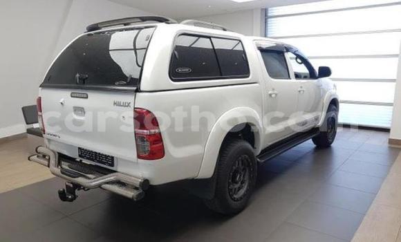 Buy Used Toyota Hilux White Car in Maseru in Maseru Buy Used Toyota Hilux White Car in Maseru in Maseru