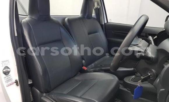 Buy Used Toyota Hilux White Car in Maseru in Maseru Buy Used Toyota Hilux White Car in Maseru in Maseru