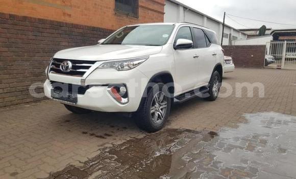 اشتري مستعمل Toyota Fortuner White سيارة في Maseru في Maseru اشتري مستعمل Toyota Fortuner White سيارة في Maseru في Maseru
