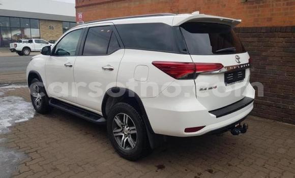 اشتري مستعمل Toyota Fortuner White سيارة في Maseru في Maseru اشتري مستعمل Toyota Fortuner White سيارة في Maseru في Maseru