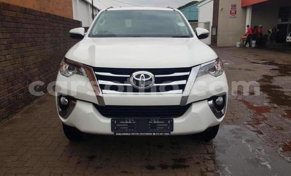 اشتري مستعمل Toyota Fortuner White سيارة في Maseru في Maseru اشتري مستعمل Toyota Fortuner White سيارة في Maseru في Maseru