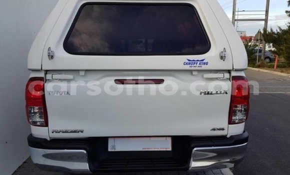 Acheter Occasion Voiture Toyota Hilux Blanc à Maputsoe, Leribe Acheter Occasion Voiture Toyota Hilux Blanc à Maputsoe, Leribe