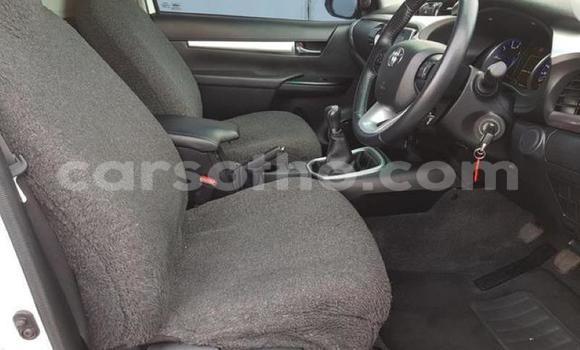 Acheter Occasion Voiture Toyota Hilux Blanc à Maputsoe, Leribe Acheter Occasion Voiture Toyota Hilux Blanc à Maputsoe, Leribe