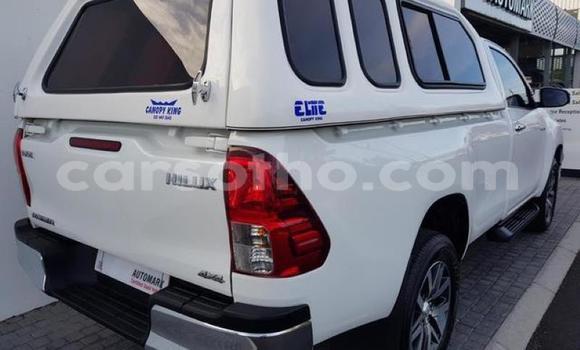 Acheter Occasion Voiture Toyota Hilux Blanc à Maputsoe, Leribe Acheter Occasion Voiture Toyota Hilux Blanc à Maputsoe, Leribe