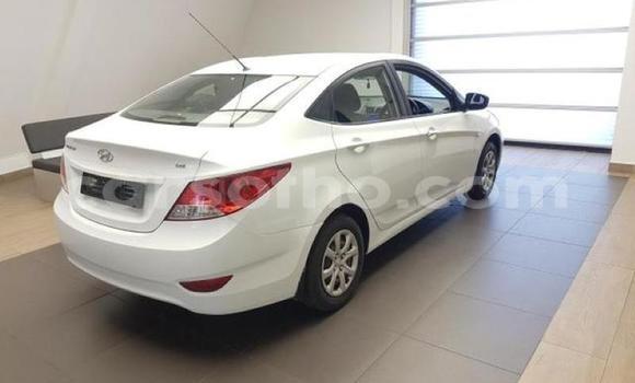 اشتري مستعمل Hyundai Accent White سيارة في Maseru في Maseru اشتري مستعمل Hyundai Accent White سيارة في Maseru في Maseru