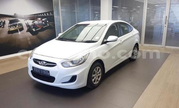 اشتري مستعمل Hyundai Accent White سيارة في Maseru في Maseru اشتري مستعمل Hyundai Accent White سيارة في Maseru في Maseru