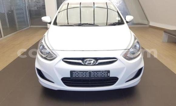 اشتري مستعمل Hyundai Accent White سيارة في Maseru في Maseru اشتري مستعمل Hyundai Accent White سيارة في Maseru في Maseru