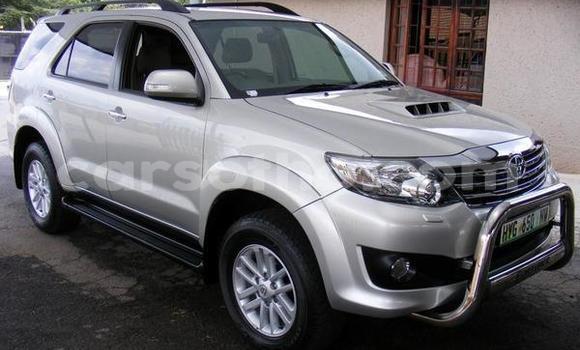 Acheter Occasion Voiture Toyota Fortuner Beige à Maseru, Maseru Acheter Occasion Voiture Toyota Fortuner Beige à Maseru, Maseru