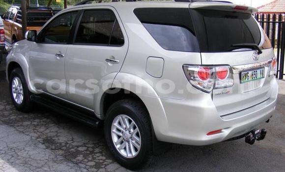 Acheter Occasion Voiture Toyota Fortuner Beige à Maseru, Maseru Acheter Occasion Voiture Toyota Fortuner Beige à Maseru, Maseru