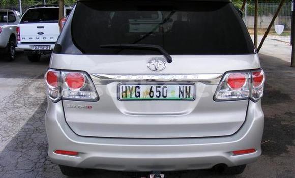 Acheter Occasion Voiture Toyota Fortuner Beige à Maseru, Maseru Acheter Occasion Voiture Toyota Fortuner Beige à Maseru, Maseru