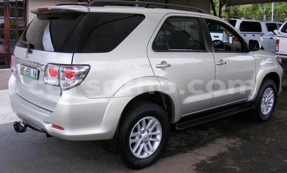 Acheter Occasion Voiture Toyota Fortuner Beige à Maseru, Maseru Acheter Occasion Voiture Toyota Fortuner Beige à Maseru, Maseru
