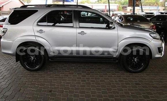 Buy Used Toyota Fortuner Silver Car in Hlotse in Leribe Buy Used Toyota Fortuner Silver Car in Hlotse in Leribe