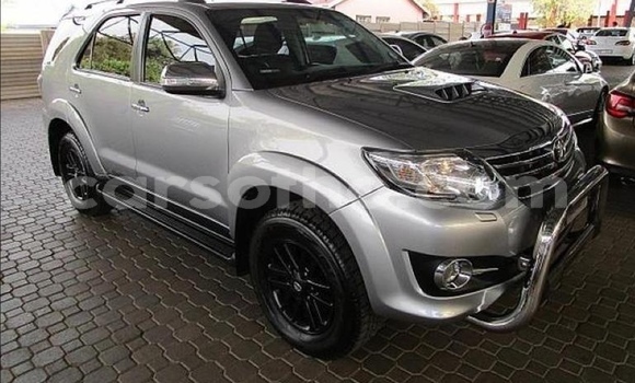 Buy Used Toyota Fortuner Silver Car in Hlotse in Leribe Buy Used Toyota Fortuner Silver Car in Hlotse in Leribe