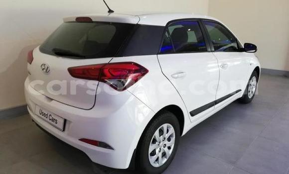 Acheter Occasion Voiture Hyundai i20 Blanc à Thaba–Tseka, Mafeteng Acheter Occasion Voiture Hyundai i20 Blanc à Thaba–Tseka, Mafeteng