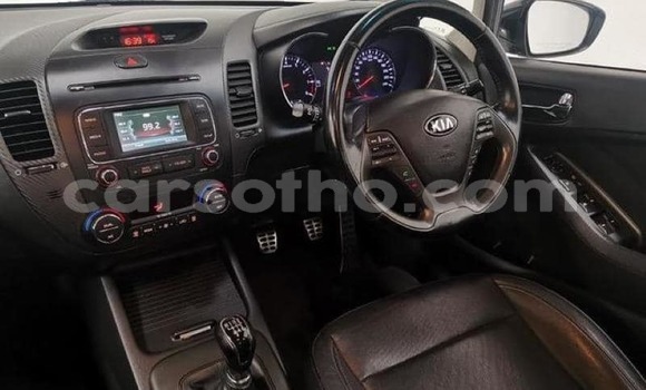 Buy Used Kia Cerato Beige Car in Maputsoe in Leribe Buy Used Kia Cerato Beige Car in Maputsoe in Leribe
