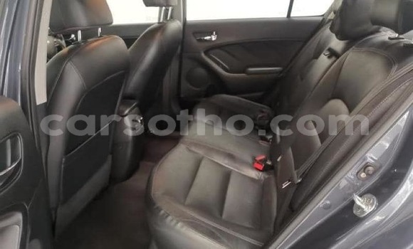 Buy Used Kia Cerato Beige Car in Maputsoe in Leribe Buy Used Kia Cerato Beige Car in Maputsoe in Leribe