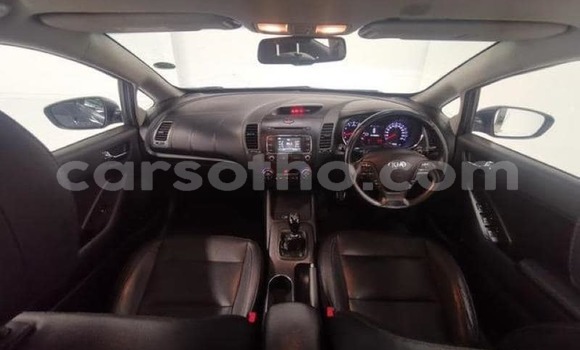 Buy Used Kia Cerato Beige Car in Maputsoe in Leribe Buy Used Kia Cerato Beige Car in Maputsoe in Leribe