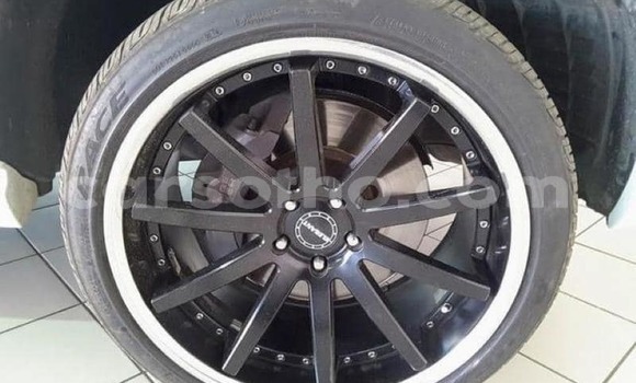 Buy Used Land Rover Range Rover Vogue White Car in Maputsoe in Leribe Buy Used Land Rover Range Rover Vogue White Car in Maputsoe in Leribe