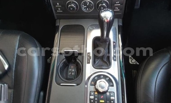 Buy Used Land Rover Range Rover Vogue White Car in Maputsoe in Leribe Buy Used Land Rover Range Rover Vogue White Car in Maputsoe in Leribe