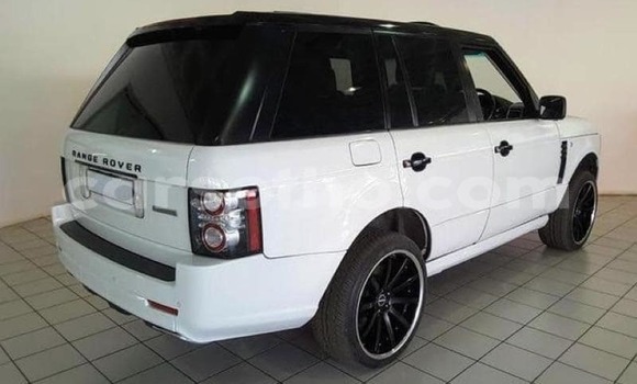 Buy Used Land Rover Range Rover Vogue White Car in Maputsoe in Leribe Buy Used Land Rover Range Rover Vogue White Car in Maputsoe in Leribe