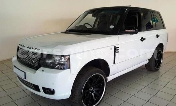 Buy Used Land Rover Range Rover Vogue White Car in Maputsoe in Leribe Buy Used Land Rover Range Rover Vogue White Car in Maputsoe in Leribe