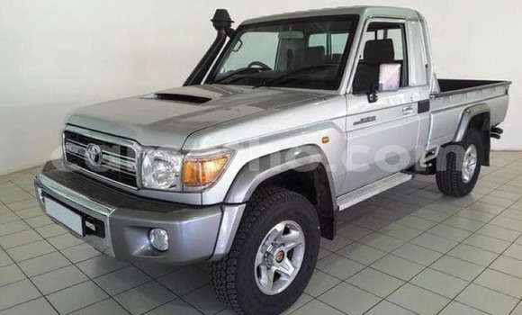 Buy Used Toyota Land Cruiser Silver Car in Maputsoa in Leribe Buy Used Toyota Land Cruiser Silver Car in Maputsoa in Leribe