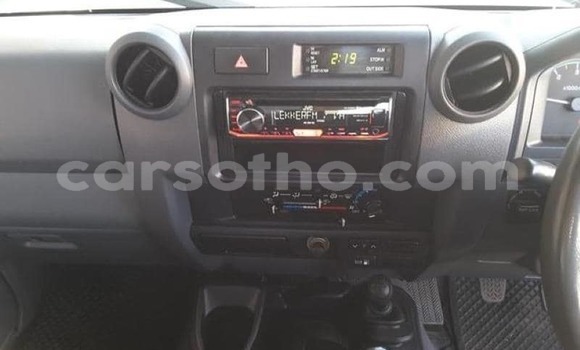 Buy Used Toyota Land Cruiser Silver Car in Maputsoa in Leribe Buy Used Toyota Land Cruiser Silver Car in Maputsoa in Leribe