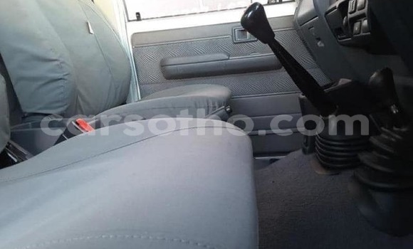 Buy Used Toyota Land Cruiser Silver Car in Maputsoa in Leribe Buy Used Toyota Land Cruiser Silver Car in Maputsoa in Leribe