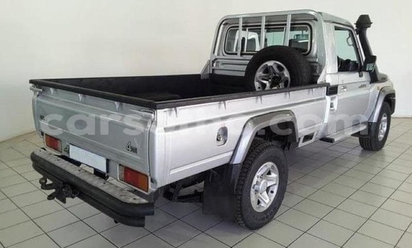 Buy Used Toyota Land Cruiser Silver Car in Maputsoa in Leribe Buy Used Toyota Land Cruiser Silver Car in Maputsoa in Leribe