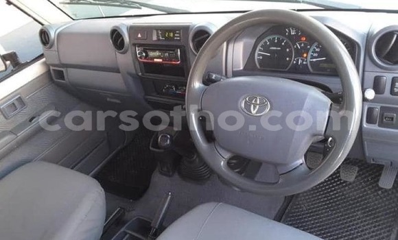 Buy Used Toyota Land Cruiser Silver Car in Maputsoa in Leribe Buy Used Toyota Land Cruiser Silver Car in Maputsoa in Leribe