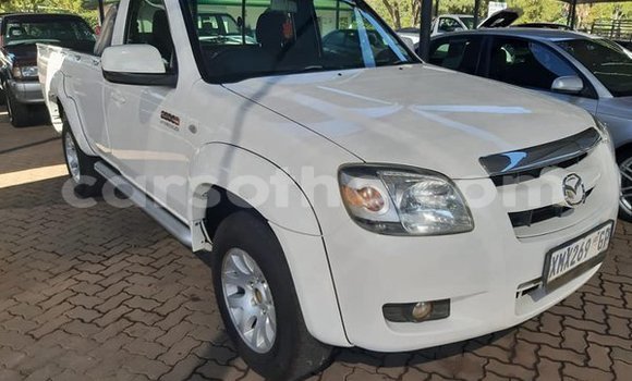 Sayi Na hannu Mazda BT-50 White Mota in Maputsoe a Leribe Sayi Na hannu Mazda BT-50 White Mota in Maputsoe a Leribe