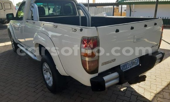 Sayi Na hannu Mazda BT-50 White Mota in Maputsoe a Leribe Sayi Na hannu Mazda BT-50 White Mota in Maputsoe a Leribe