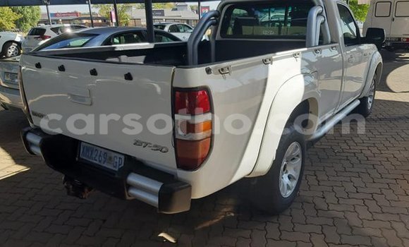 Sayi Na hannu Mazda BT-50 White Mota in Maputsoe a Leribe Sayi Na hannu Mazda BT-50 White Mota in Maputsoe a Leribe