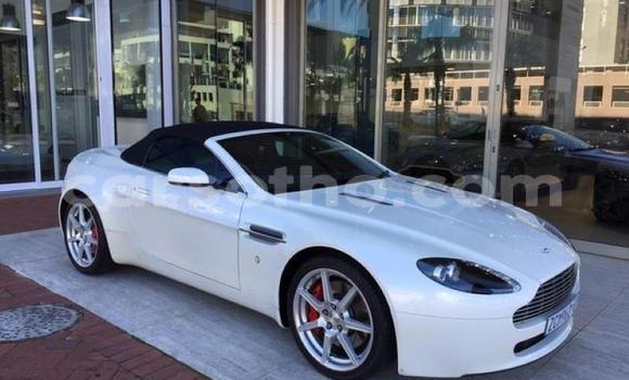 Sayi Na hannu Austin Maestro White Mota in Maputsoa a Leribe