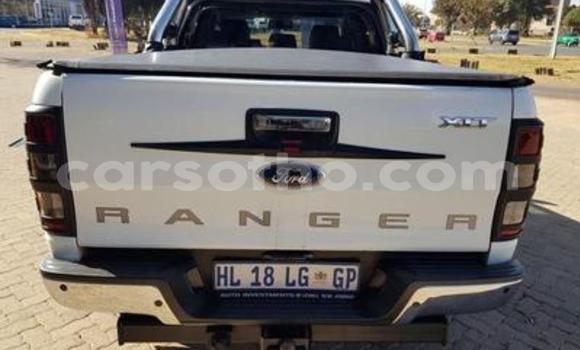 Sayi Na hannu Ford E 150 Cargo Van White Babbar mota in Butha Buthe a Butha-Buthe Sayi Na hannu Ford E 150 Cargo Van White Babbar mota in Butha Buthe a Butha-Buthe