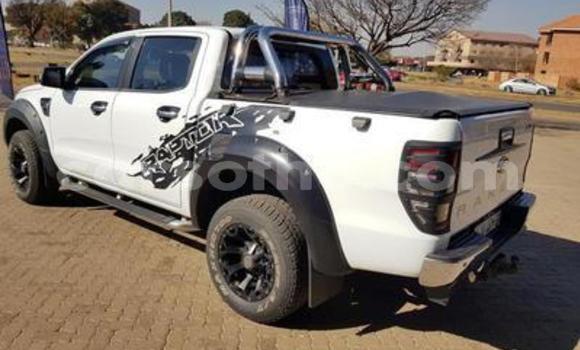 Sayi Na hannu Ford E 150 Cargo Van White Babbar mota in Butha Buthe a Butha-Buthe Sayi Na hannu Ford E 150 Cargo Van White Babbar mota in Butha Buthe a Butha-Buthe