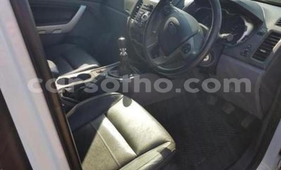 Sayi Na hannu Ford E 150 Cargo Van White Babbar mota in Butha Buthe a Butha-Buthe Sayi Na hannu Ford E 150 Cargo Van White Babbar mota in Butha Buthe a Butha-Buthe