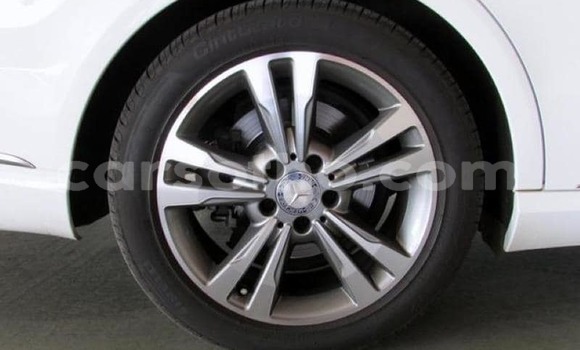 Acheter Occasion Voiture Mercedes-Benz E–Class Blanc à Maputsoe, Leribe Acheter Occasion Voiture Mercedes-Benz E–Class Blanc à Maputsoe, Leribe