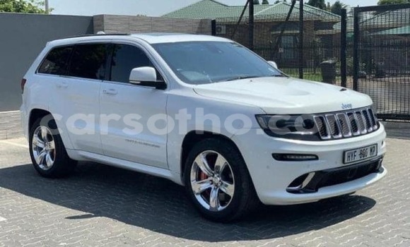 Acheter Occasion Voiture Jeep Grand Cherokee SRT8 Blanc à Maputsoa, Leribe Acheter Occasion Voiture Jeep Grand Cherokee SRT8 Blanc à Maputsoa, Leribe