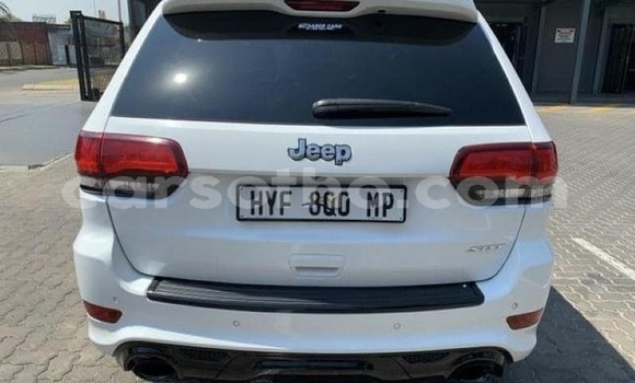Acheter Occasion Voiture Jeep Grand Cherokee SRT8 Blanc à Maputsoa, Leribe Acheter Occasion Voiture Jeep Grand Cherokee SRT8 Blanc à Maputsoa, Leribe