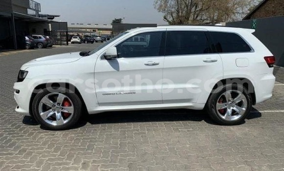 Acheter Occasion Voiture Jeep Grand Cherokee SRT8 Blanc à Maputsoa, Leribe Acheter Occasion Voiture Jeep Grand Cherokee SRT8 Blanc à Maputsoa, Leribe