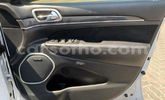 Acheter Occasion Voiture Jeep Grand Cherokee SRT8 Blanc à Maputsoa, Leribe Acheter Occasion Voiture Jeep Grand Cherokee SRT8 Blanc à Maputsoa, Leribe