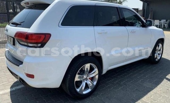 Acheter Occasion Voiture Jeep Grand Cherokee SRT8 Blanc à Maputsoa, Leribe Acheter Occasion Voiture Jeep Grand Cherokee SRT8 Blanc à Maputsoa, Leribe