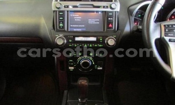 Sayi Na hannu Toyota Land Cruiser Prado White Mota in Maseru a Maseru Sayi Na hannu Toyota Land Cruiser Prado White Mota in Maseru a Maseru
