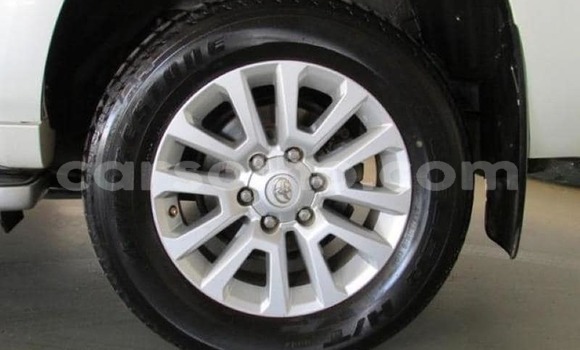 Sayi Na hannu Toyota Land Cruiser Prado White Mota in Maseru a Maseru Sayi Na hannu Toyota Land Cruiser Prado White Mota in Maseru a Maseru