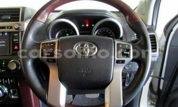 Sayi Na hannu Toyota Land Cruiser Prado White Mota in Maseru a Maseru Sayi Na hannu Toyota Land Cruiser Prado White Mota in Maseru a Maseru