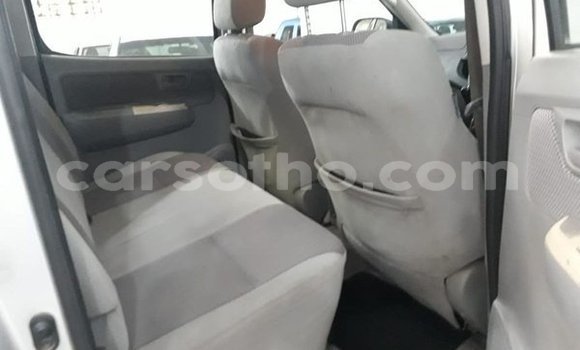Buy Used Toyota Hilux Silver Car in Maseru in Maseru Buy Used Toyota Hilux Silver Car in Maseru in Maseru