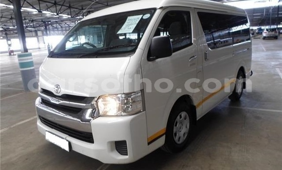 Sayi Na hannu Toyota Grand HiAce White Mota in Maseru a Maseru Sayi Na hannu Toyota Grand HiAce White Mota in Maseru a Maseru